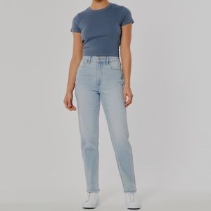 NWT Hollister Ultra High-Rise Mom Jeans